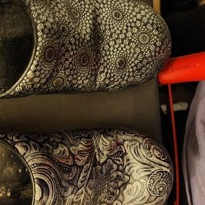 Danskin Clogs 3D Floral Print Steel Grey Size 8W US